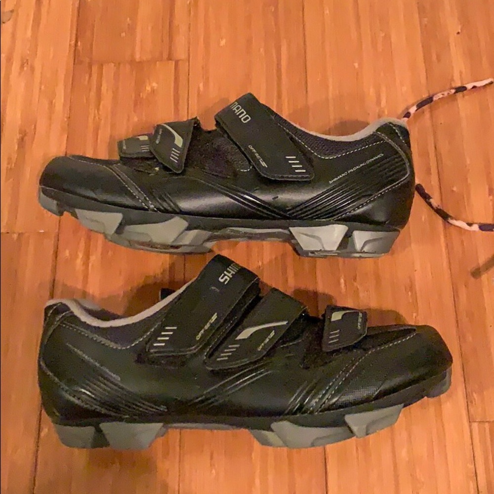 Shimano black biking shoes size 10 ( euro 40)